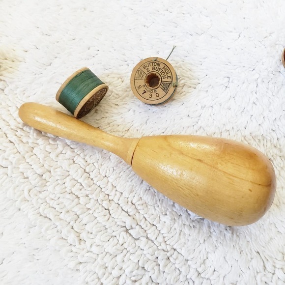 𝅺VINTAGE Solid Hard Wood Darning Egg  Measures 5 1/2" in length Old sewing tool - Picture 3 of 12